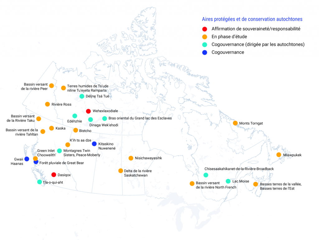 Carte du Canada indiquant l’emplacement des aires protégées et de conservation autochtones (APCA) existantes et projetées. Il y a une affirmation de souveraineté et de responsabilité à Wehexlaxodıale, dans les Territoires du Nord Ouest, et à Dasiqox, en Colombie Britannique. Des APCA font l’objet d’une enquête dans les monts Torngat, au Labrador, à Miawpukek, à Terre Neuve, dans les basses terres de la vallée et les basses terres de l’Est, au Nouveau Brunswick, dans le bassin versant de la rivière North French, en Ontario, à Nisichawayasihk, au Manitoba, dans le delta de la rivière Saskatchewan, à Bistcho, en Alberta, dans les terres humides de Tu'unde niline Tu'eyeta Ramparts, dans les Territoires du Nord Ouest, dans le bassin versant de la rivière Peel et dans la rivière Ross, au Yukon, à K’ih tsaaʔdze, dans le bassin versant de la rivière Taku, à Kaska, dans le bassin versant de Tahltan, et au Green Inlet Choowelth’, en Colombie Britannique. Il existe des APCA de cogouvernance dirigées par des Autochtones au Lac Moise et à Chisesaakahikanet-de-la-Rivière-Broadback, au Québec, au bras oriental du Grand lac des Esclaves, à Dinaga Wek'ehodi, Edéhzhíe et Délı̨nę Tsá Tué, dans les Territoires du Nord Ouest, ainsi qu’aux Twin Sisters de Peace Moberly et à Tla o qui aht, en Colombie Britannique. Il existe des APCA de cogouvernance à Kitaskino Nuwenëné, en Alberta, et dans la Great Bear Rain Forest et à Gwaii Haanas, en Colombie Britannique.